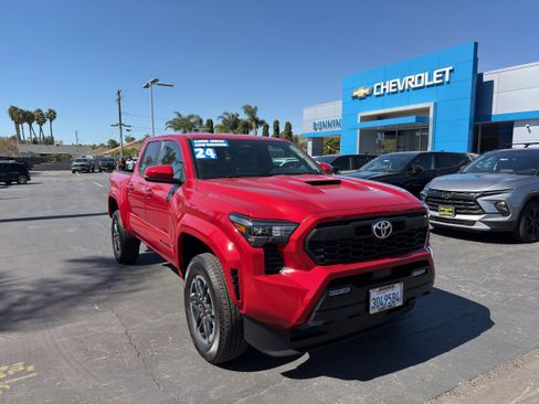 Used 2024 Toyota Tacoma TRD Sport w/ TRD Sport Upgrade Package RWD image 2