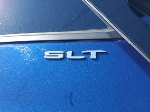 Used 2023 GMC Terrain SLT image 5