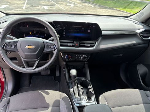 Used 2025 Chevrolet TrailBlazer LT FWD image 28