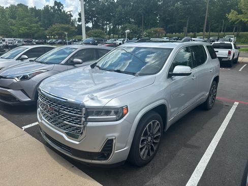 Used 2020 GMC Acadia Denali w/ Trailering Package AWD/4WD image 3