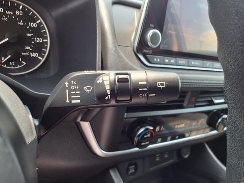 Used 2024 Nissan Rogue SV FWD image 17