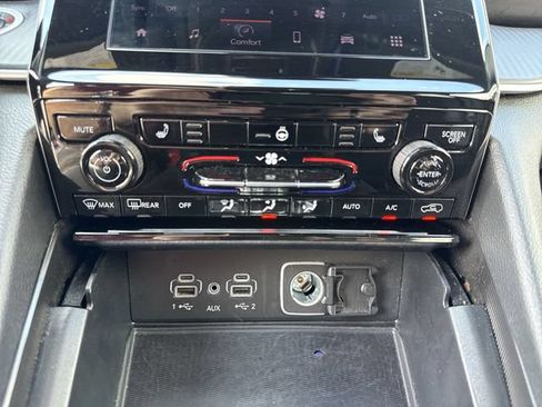 Used 2025 Jeep Grand Cherokee Altitude AWD/4WD image 18
