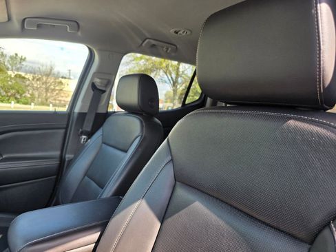 Used 2023 GMC Acadia SLT FWD image 38