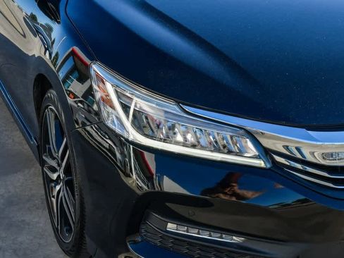 Used 2016 Honda Accord Touring image 4