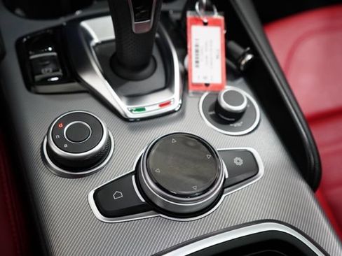 Used 2026 Alfa Romeo Giulia AWD image 29