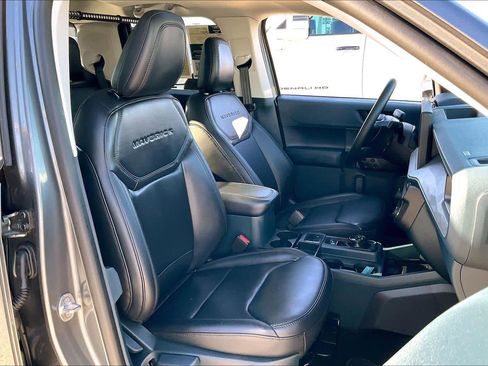 Certified 2025 Ford Maverick Lariat w/ Black Appearance Package image 8