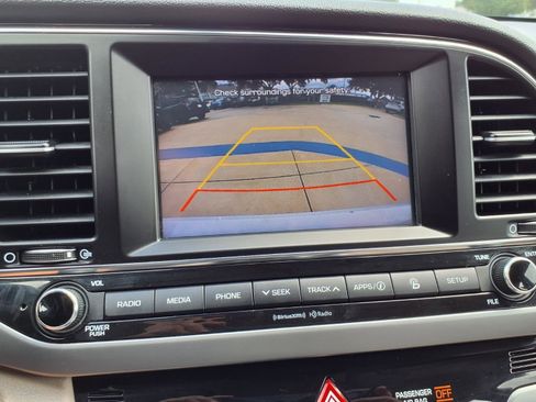 Used 2018 Hyundai Elantra Limited FWD image 5