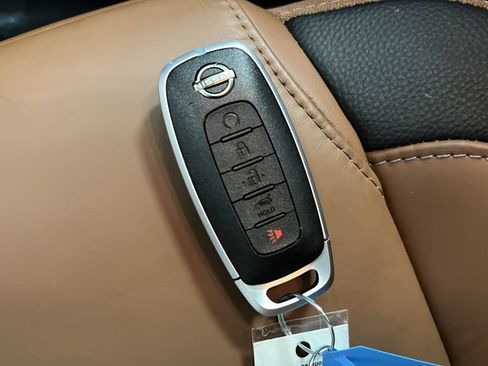 Used 2025 Nissan Pathfinder Platinum AWD/4WD image 41