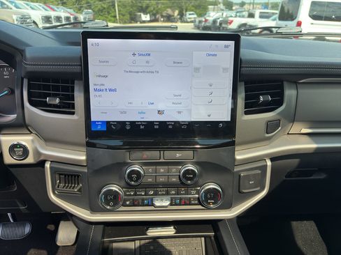 Used 2023 Ford Expedition XLT RWD image 7