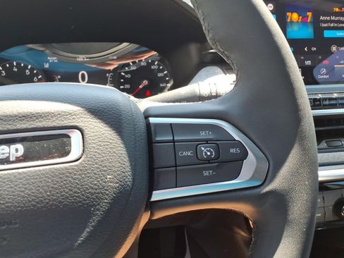 Used 2023 Jeep Compass Latitude AWD/4WD image 21