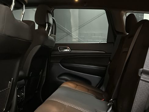 Used 2019 Jeep Grand Cherokee Laredo AWD/4WD image 26