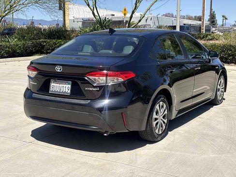 Used 2021 Toyota Corolla LE w/ Carpet Mat Package (TMS) FWD image 3