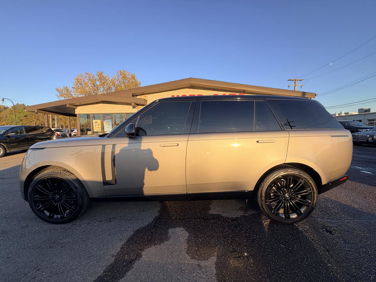 Used 2023 Land Rover Range Rover Long Wheelbase SE AWD/4WD image 8