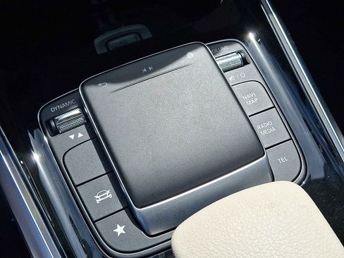 Used 2022 Mercedes-Benz GLB 250 4MATIC image 26