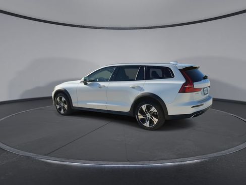 Used 2022 Volvo V60 T5 Cross Country AWD/4WD image 6