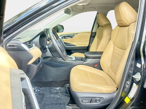 Used 2022 Toyota RAV4 XLE Premium FWD image 11