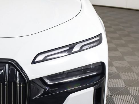 Used 2023 BMW 760i xDrive w/ Parking Assistance Package image 17