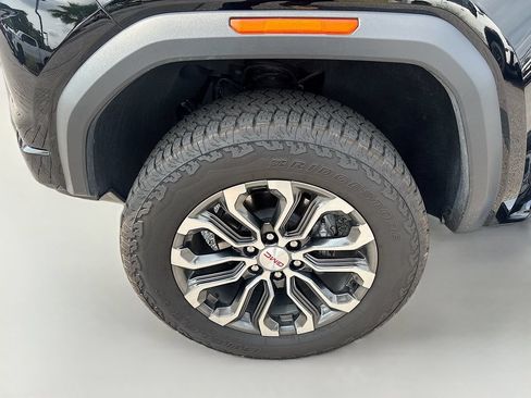 Used 2025 GMC Canyon Denali AWD/4WD image 34