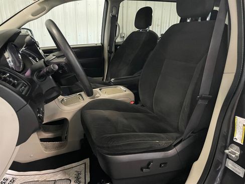 Used 2016 Dodge Grand Caravan SXT image 15