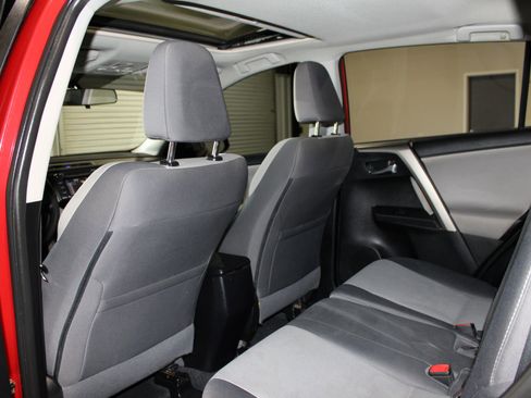 Used 2015 Toyota RAV4 XLE AWD/4WD image 25