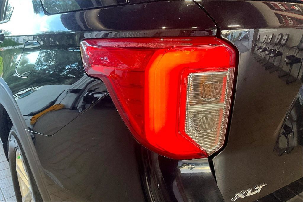 Used 2024 Ford Explorer XLT AWD/4WD image 18