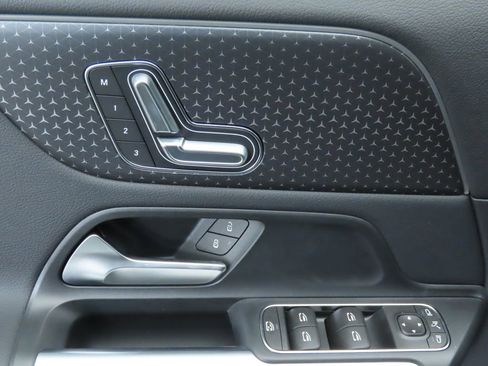 Certified 2025 Mercedes-Benz GLA 250 image 25