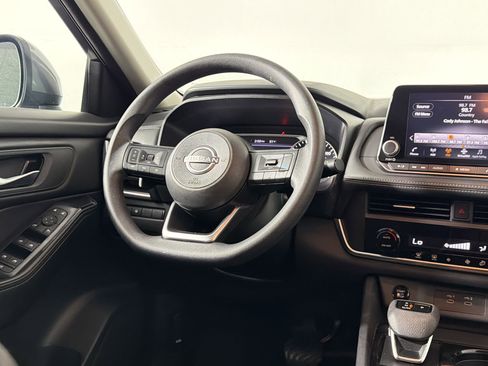 Used 2024 Nissan Rogue SV FWD image 25