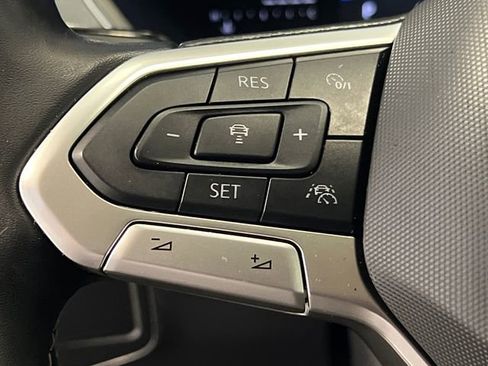 Used 2022 Volkswagen Tiguan SE image 21