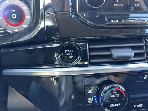 Used 2025 Nissan Pathfinder Platinum w/ Cargo Package image 18