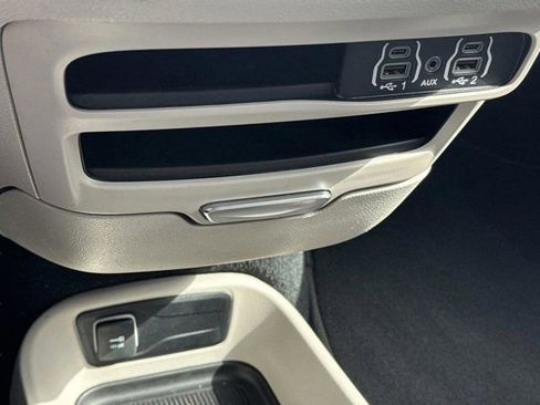 Used 2024 Chrysler Pacifica Touring-L FWD image 24