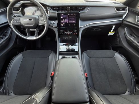 New 2025 Jeep Grand Cherokee L Altitude image 10
