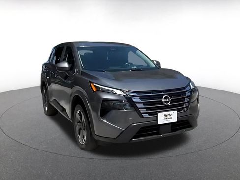 Used 2025 Nissan Rogue SV FWD image 2