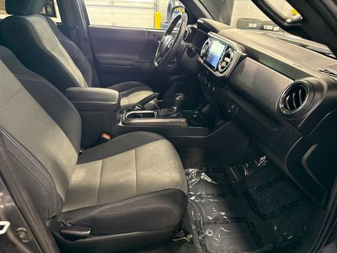 Used 2021 Toyota Tacoma TRD Sport AWD/4WD image 14