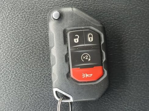 Used 2022 Jeep Wrangler Unlimited Sahara w/ Cold Weather Group AWD/4WD image 34