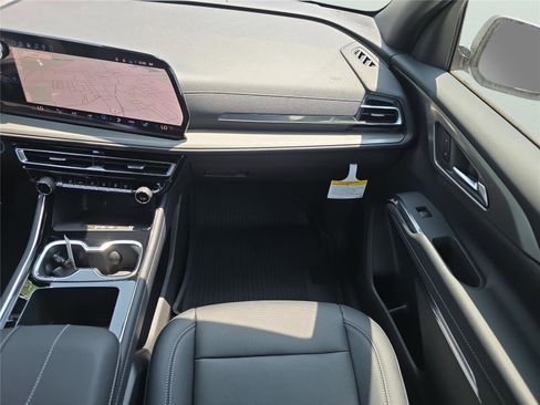 New 2026 Chevrolet Traverse LT w/ Sun and Wheel Package FWD image 33
