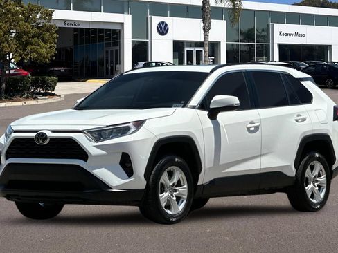 Used 2021 Toyota RAV4 XLE w/ Convenience Package FWD image 8