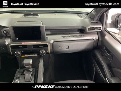Certified 2025 Toyota Tacoma SR5 w/ SR5 Upgrade Package AWD/4WD image 18