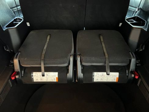 Certified 2019 Ford Explorer XLT w/ Equipment Group 201A FWD image 17