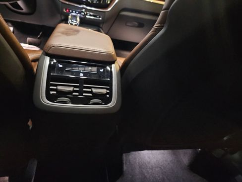Certified 2025 Volvo XC60 B5 Ultra AWD/4WD image 15