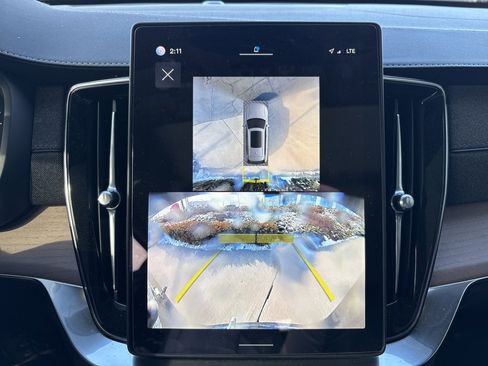 Certified 2025 Volvo XC90 B6 Plus image 22