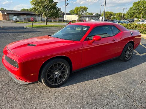 Used 2015 Dodge Challenger SXT RWD image 6