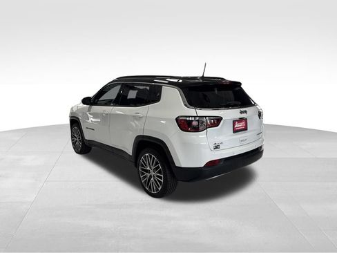 Used 2023 Jeep Compass Limited w/ Elite Group AWD/4WD image 3
