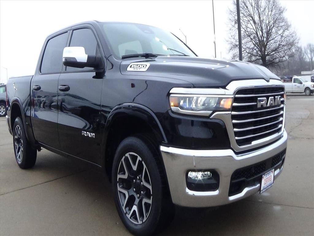 Used 2025 RAM 1500 Laramie AWD/4WD image 4