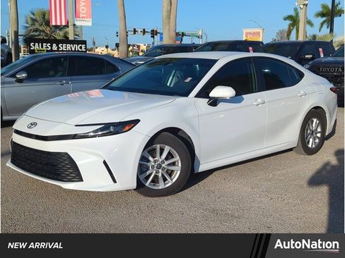 Used 2025 Toyota Camry LE image 1