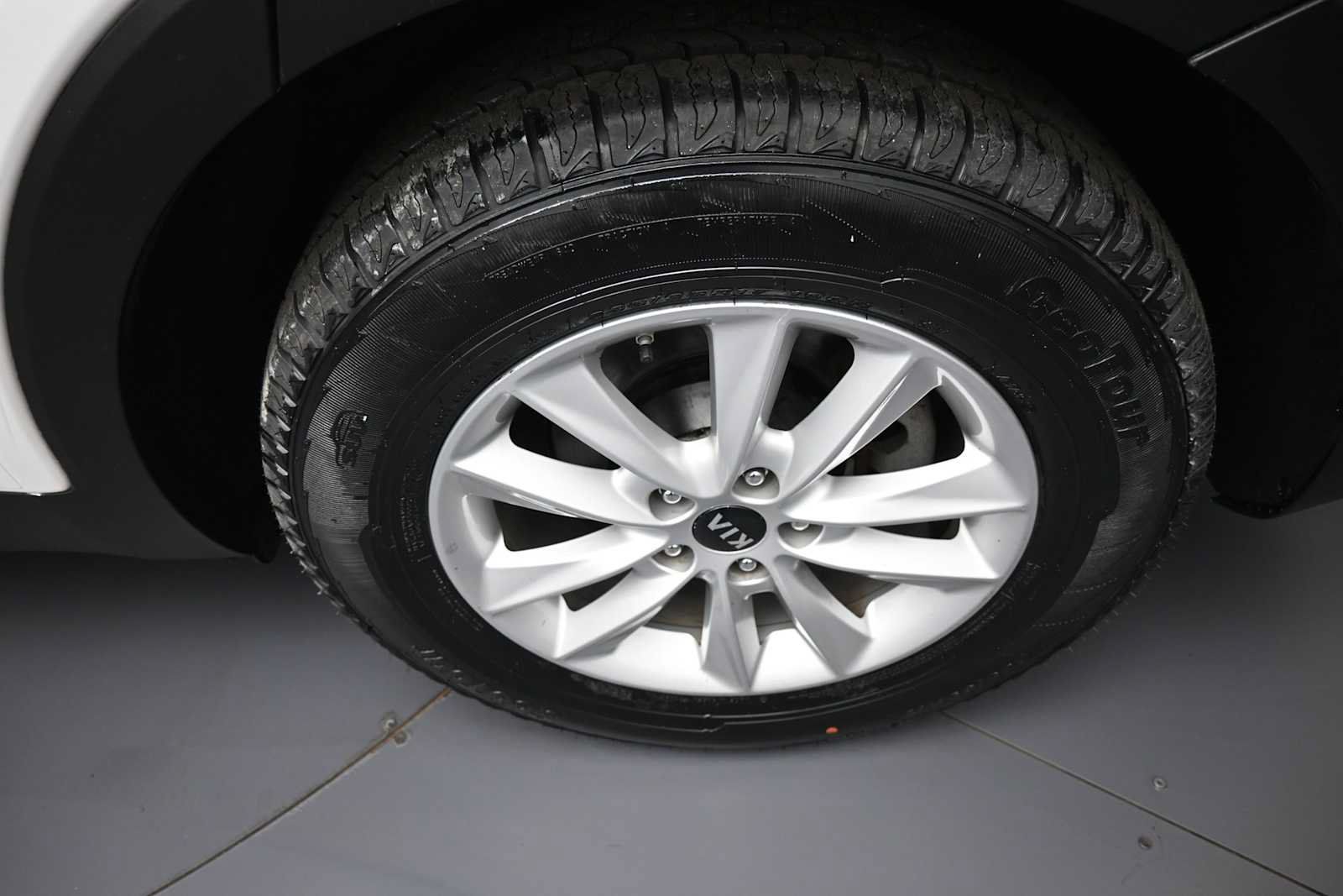 Used 2020 Kia Sorento FWD V6 image 14