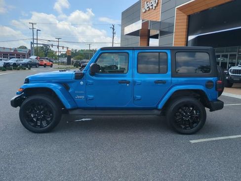 Used 2023 Jeep Wrangler Unlimited Sahara w/ Cold Weather Group AWD/4WD image 7