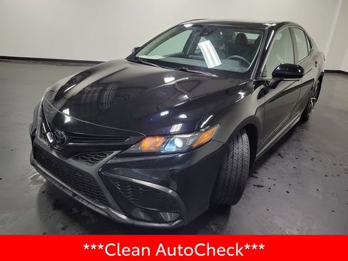Used 2023 Toyota Camry SE w/ Cold Weather Package FWD image 4