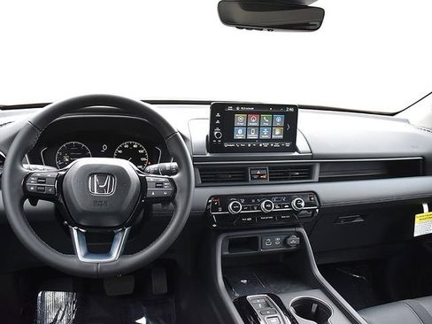 New 2025 Honda Pilot Touring image 13