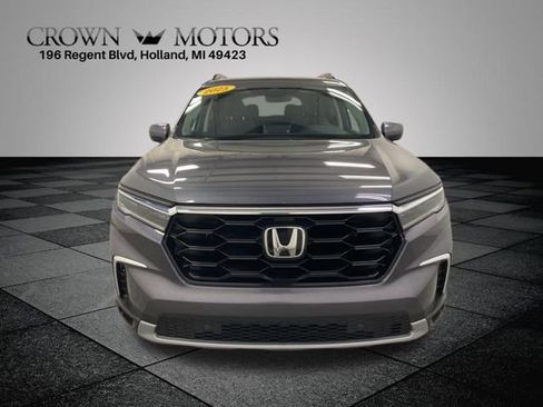 Certified 2025 Honda Pilot Touring image 2