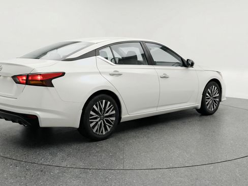 Used 2025 Nissan Altima 2.5 SV image 9